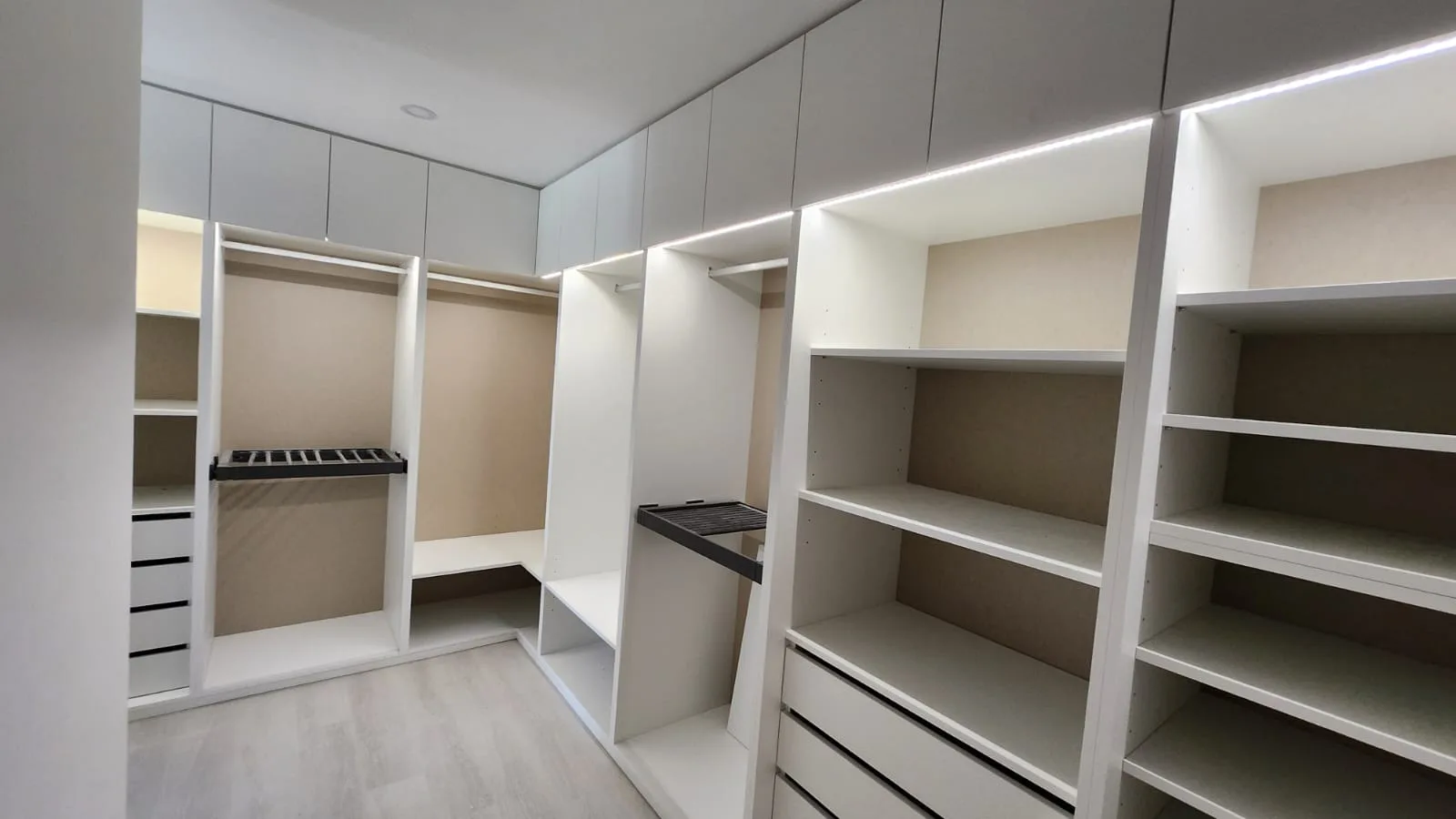 Projeto realizado — Roupeiros